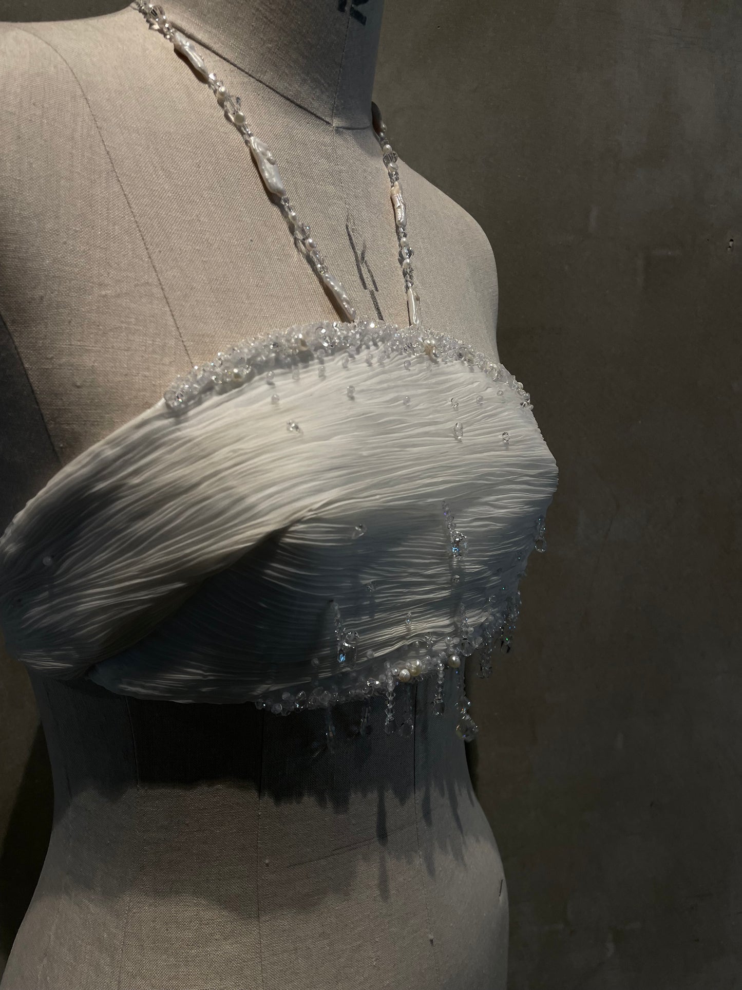 Yuki-Onna pleated top