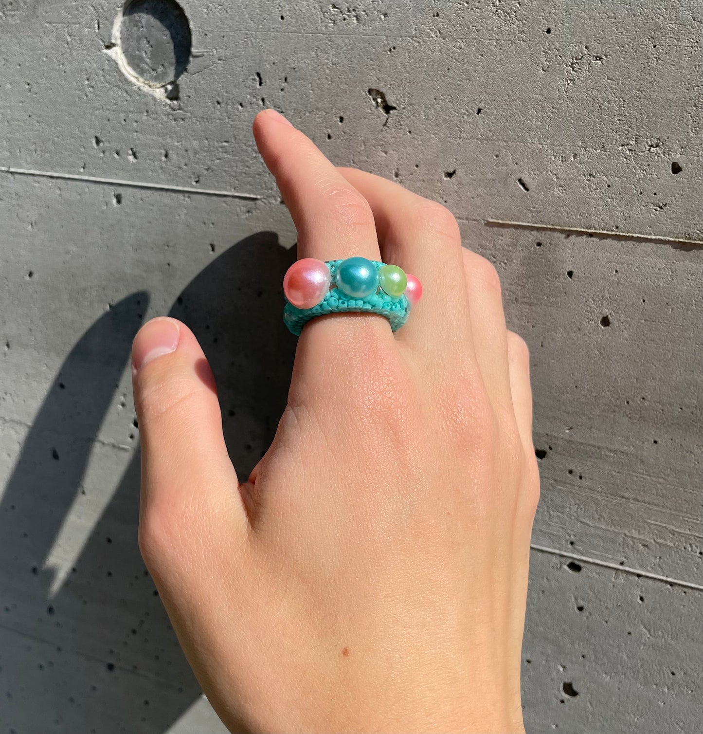 Bubble gum bead ring